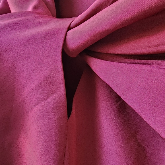 Lark & Ro Deep Red Long Sleeve Dress NWOT Keyhole Twist Knee length Classy - Picture 8 of 10